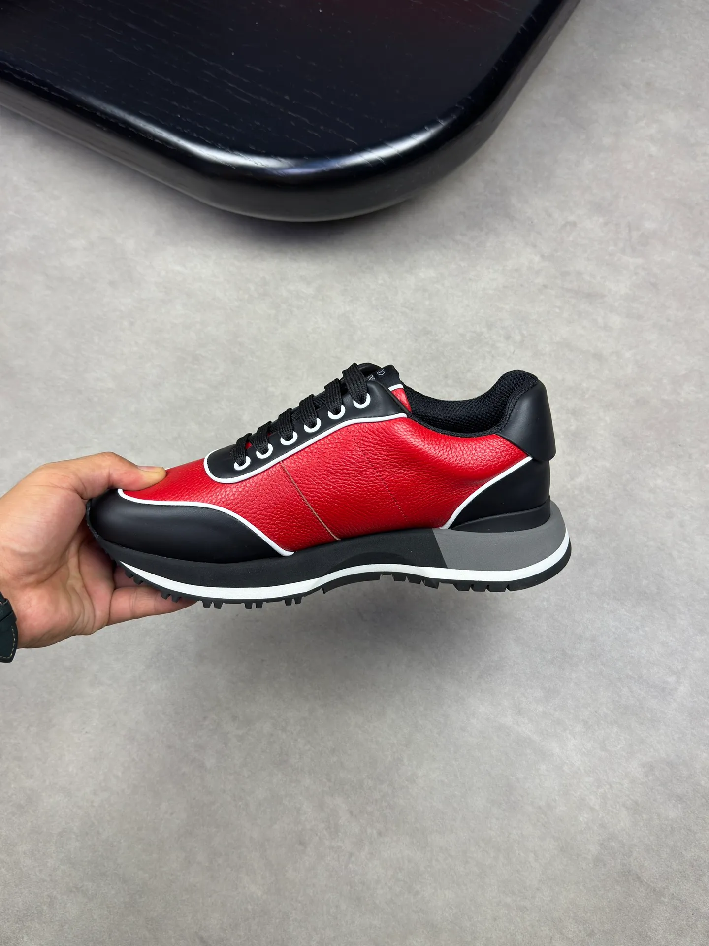 [VALENTINO] Valentino men's shoes 💰500💰 - High-end quality original order - Upper: 🔝 Nappa calf leather, tumbled calf leather, sewn brand plastic totem - Lining: brand mesh canvas, foot pad; water-dyed cow leather - Outsole: multi-color wear-resistant velvet·rubber; combined molded outsole -Super high quality control·Fine workmanship: highlighted (high-end·luxury·grade) -Size :38-44 (45 can be customized)·3300